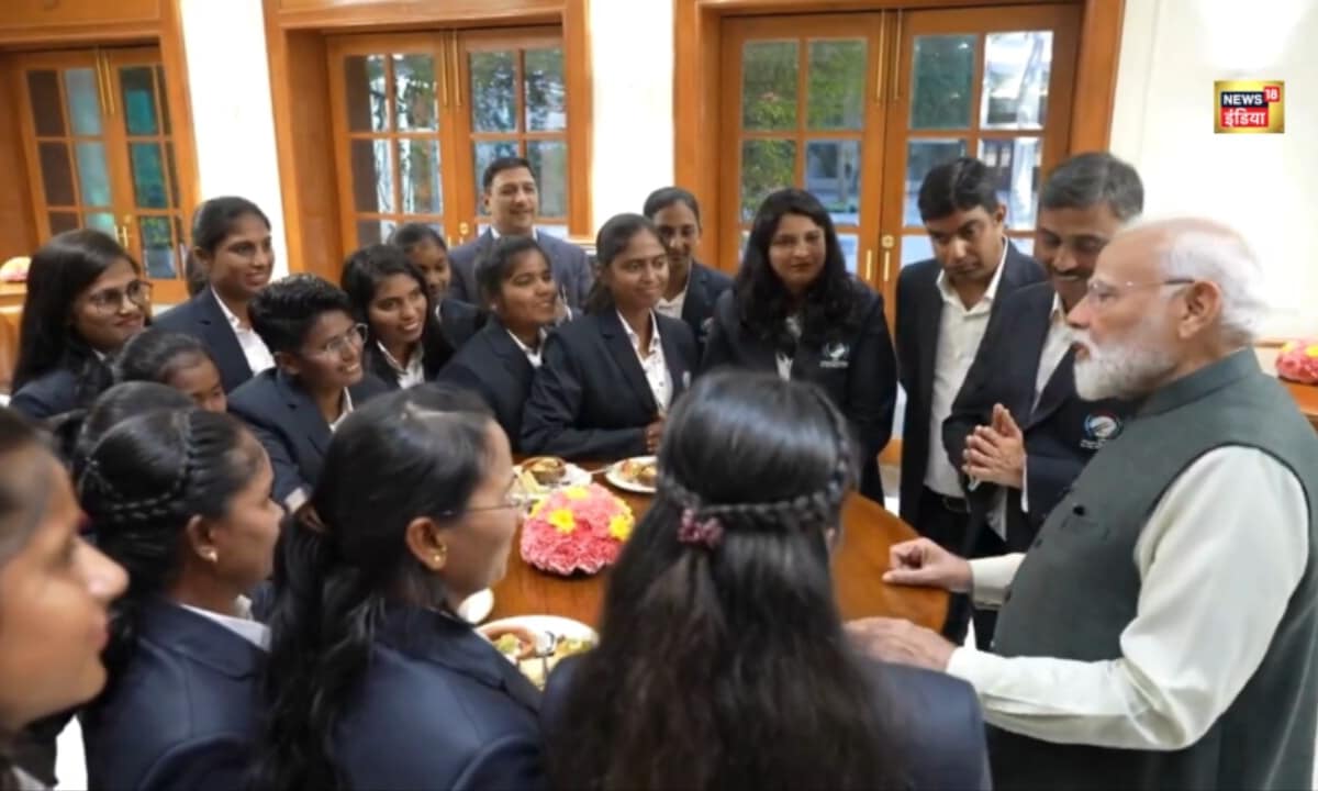 10 ओवर में पैवेलियन भेजा, इतनी क्रूरता क्यों? PM Modi ने ब्लाइंड खिलाड़ियों से की खास बातचीत