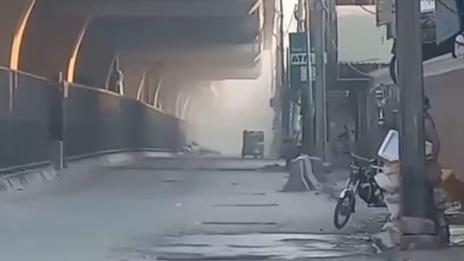 Pakistan Terror Attack: पाकिस्तान के पेशावर में पैरामिलेट्री मुख्यालय पर आत्मघाती हमला; 3 की मौत, 2 आतंकवादी ढेर