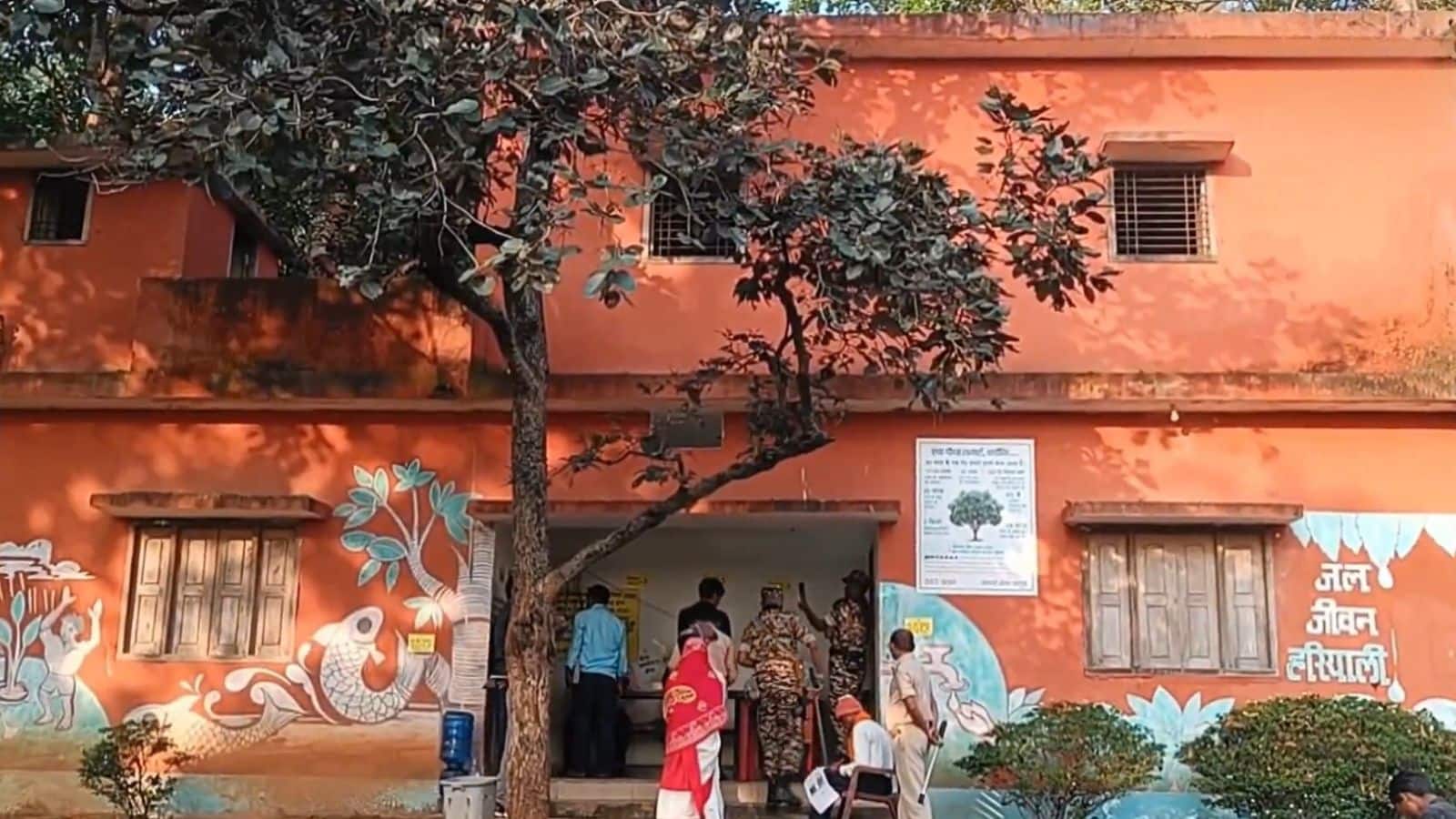 Bihar Chunav 2025: जहां 20 साल पहले नक्सली हमले में मारे गए थे 7 पुलिसवाले, बिहार के उसी गांव में हुई शांतिपूर्ण वोटिंग