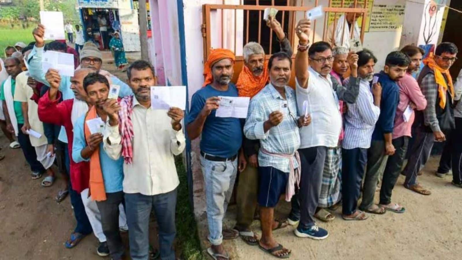 Bhimband: मुंगेर के भीमबांध में 20 साल बाद पड़ा पहला वोट, नक्सल प्रभावित क्षेत्र में जगी विकास की नई उम्मीद