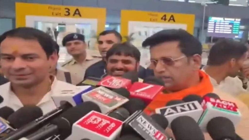 Bihar Election 2025: रविकिशन के साथ दिखे तेजप्रताप यादव, BJP में शामिल होने के सवाल पर दिया ये जवाब