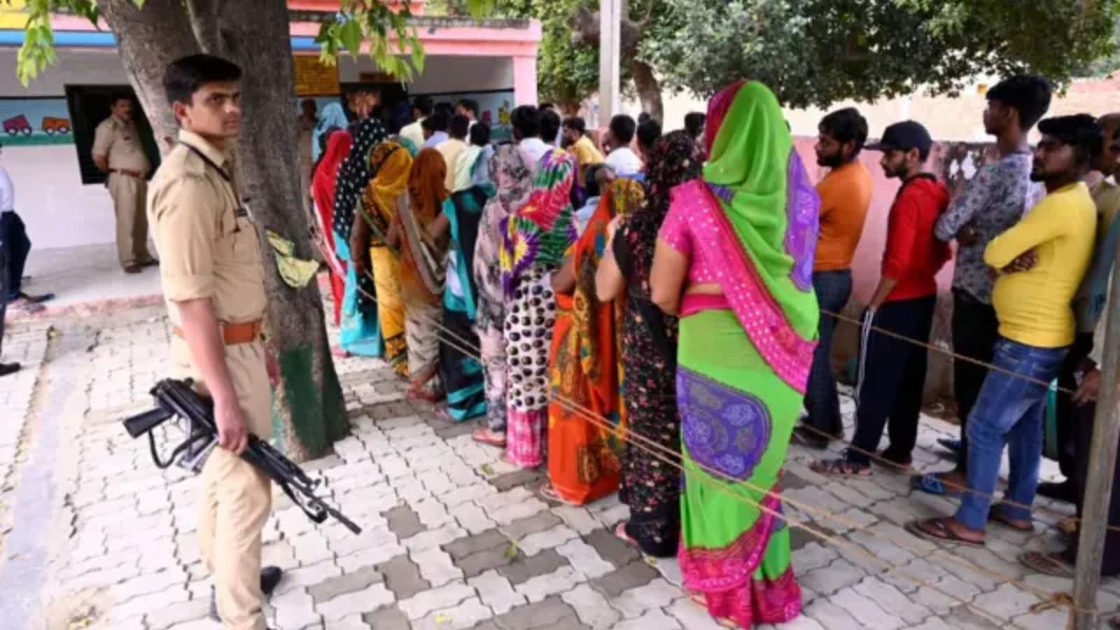 Bihar Assembly Elections 2025: वोट डालने से पहले ऐसे करें अपना मतदान केंद्र चेक, जानिए आसान तरीका