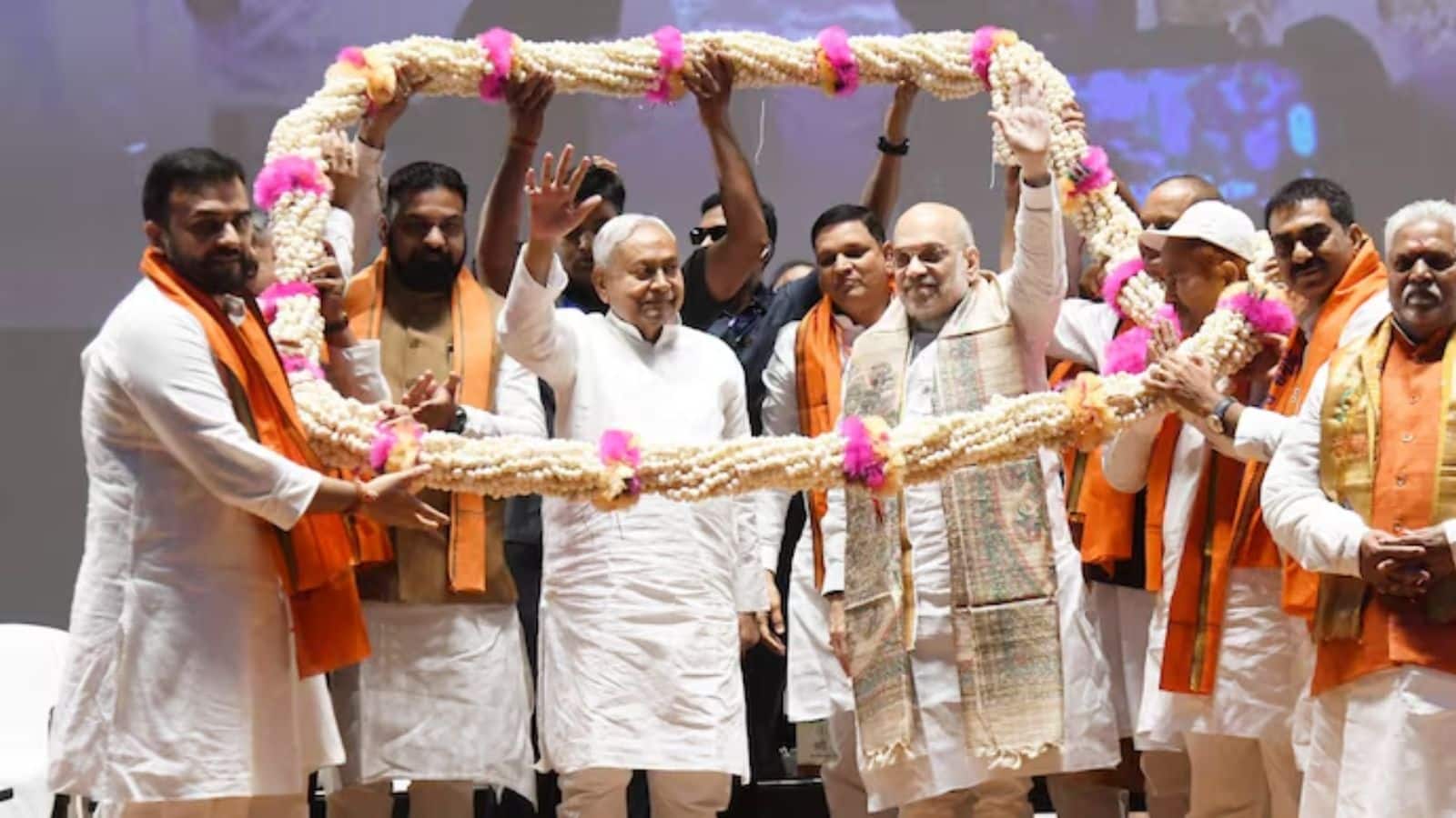 Bihar News: पटना के गांधी मैदान में 20 नवंबर को होगा शपथ ग्रहण समारोह! इस फॉर्मूले पर बनेगी कैबिनेट