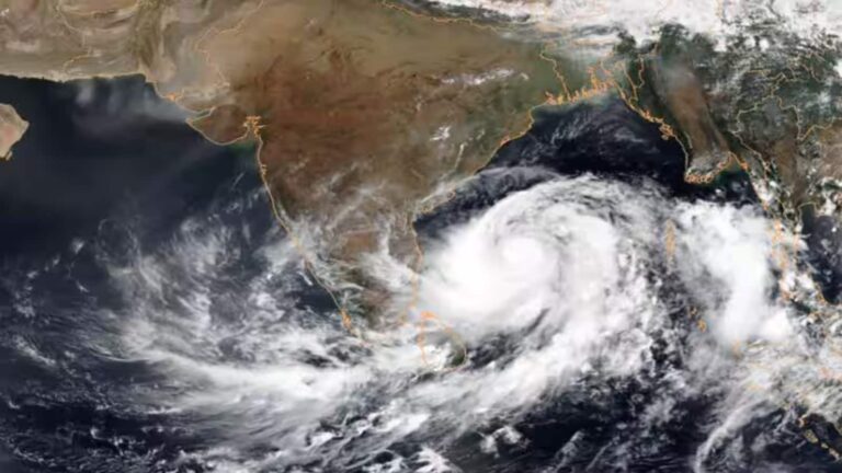 Ditwah Cyclone: सेन्यार चक्रवात के बाद आ रहा एक और तूफान, तमिलनाडु की तरफ बढ़ रहा नया ‘डिटवा’!
