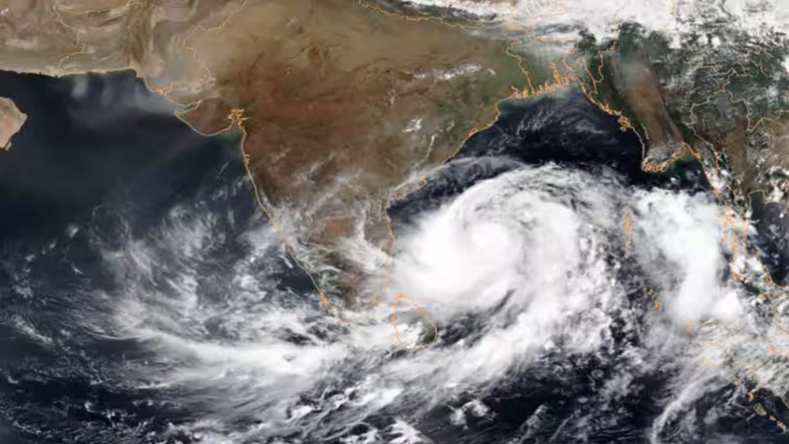 Ditwah Cyclone: सेन्यार चक्रवात के बाद आ रहा एक और तूफान, तमिलनाडु की तरफ बढ़ रहा नया ‘डिटवा’!