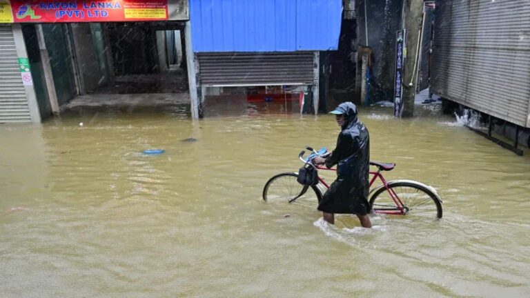 Cyclone Ditwah: श्रीलंका में चक्रवाती तूफान 'डिटवा' से 56 लोगों की मौत! PM मोदी ने जताया दुख, मदद के लिए भारत भेजेगा INS विक्रांत