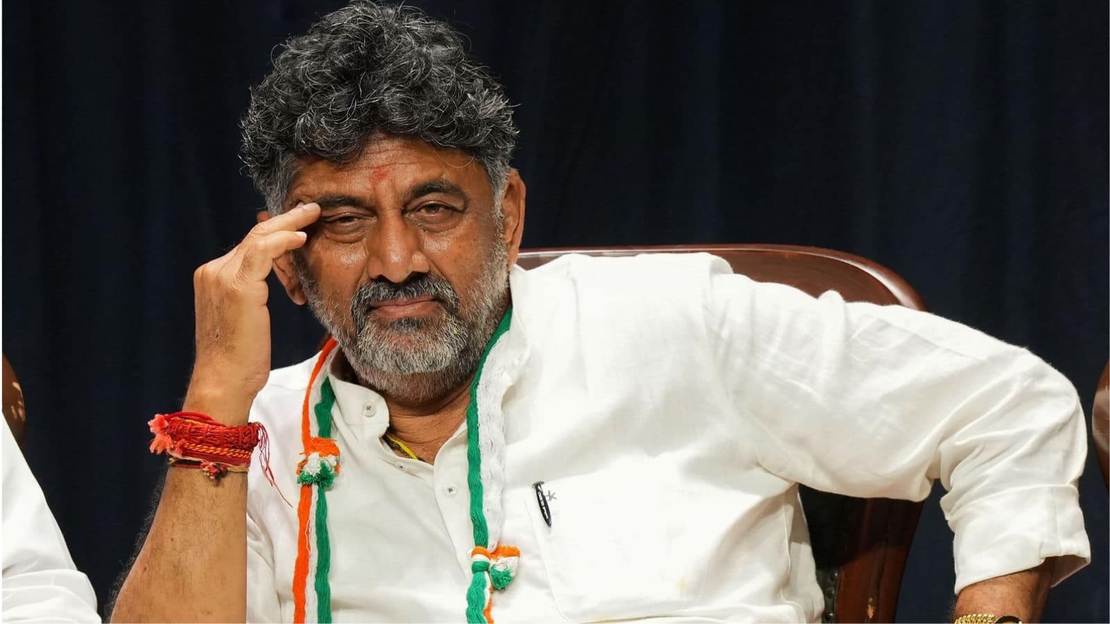 Karnataka Crisis: "एक 'सीक्रेट डील' है:" डीके शिवकुमार के रहस्यमयी बयान से कर्नाटक में सियासी उबाल, सीएम बदलने की चर्चा तेज