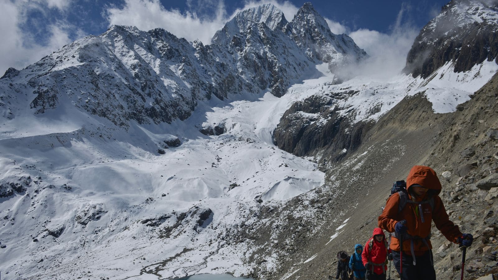 ये है दुनिया के सबसे खतरनाक और मुश्किल ट्रैक, यहां जरा सी चूक पड़ सकती है जिंदगी पर भारी!