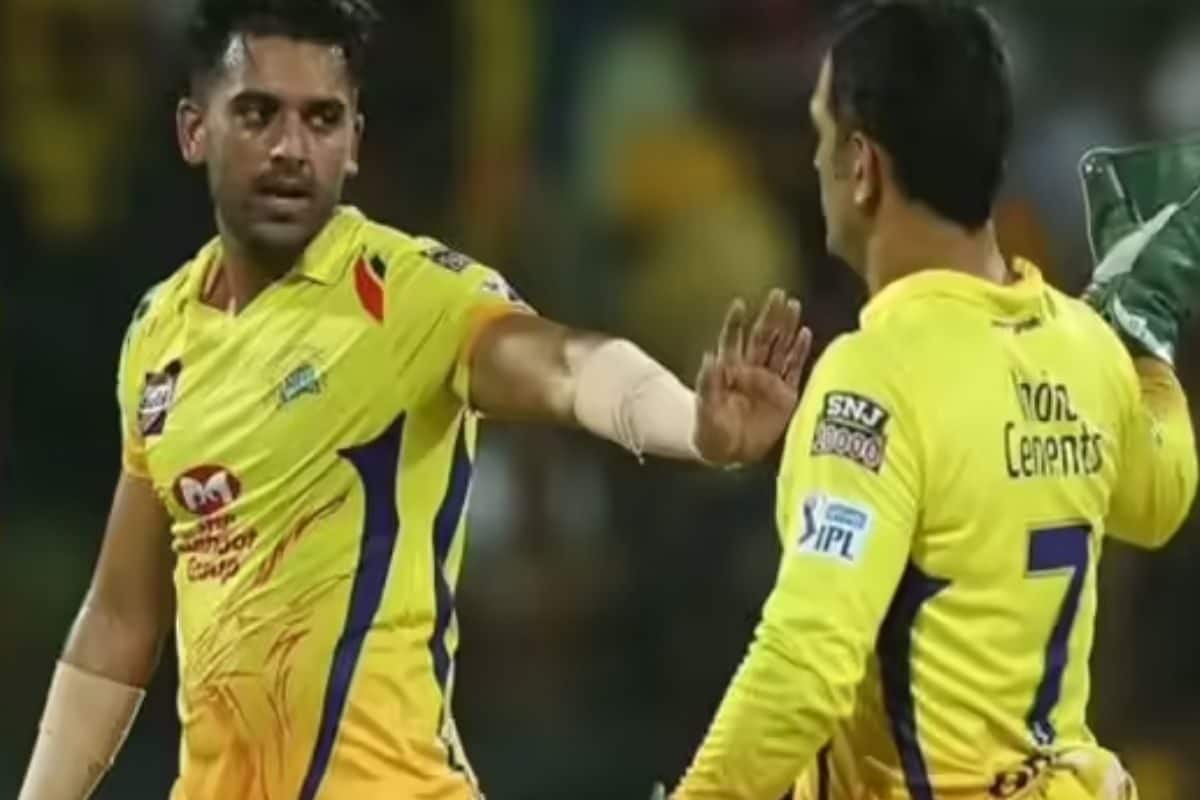 धोनी ने बीच मैच में दीपक चाहर पर चिल्लाया, सिर नीचे कर सुनते रहे गेंदबाज