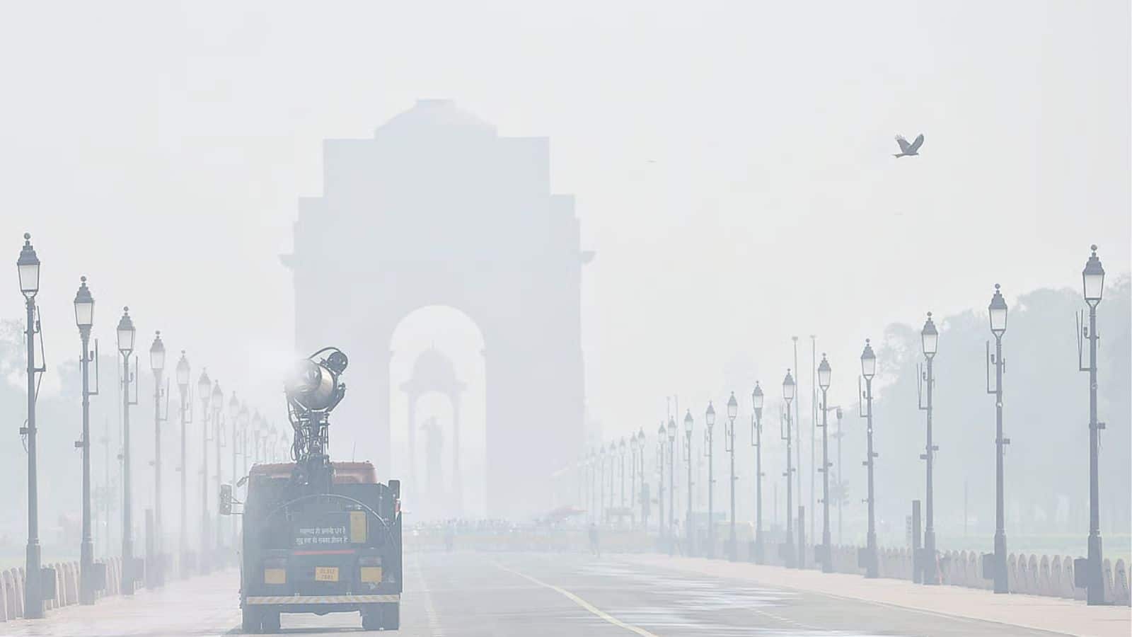 प्रदूषण के कारण दिल्ली में बदल गई ऑफिस की टाइमिंग, जानें अब कितने बजे खुलेंगे सरकार के दफ्तर