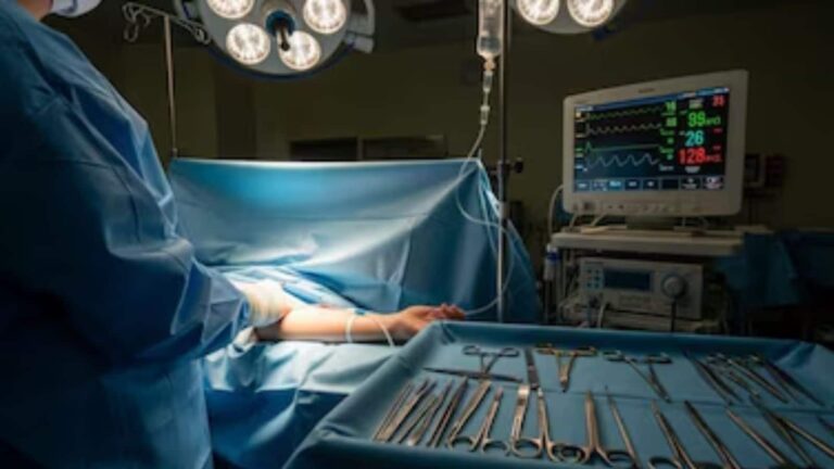 दिल्ली-NCR की जहरीली हवा से बच्चे, बूढ़े और जवान सभी का हाल बेहाल, सांस लेने में दिक्कत के चलते 5 साल के बच्चे को करानी पड़ी टॉन्सिल सर्जरी