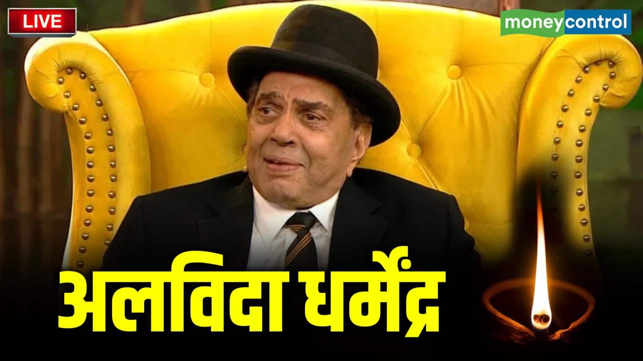 Dharmendra Death News LIVE Updates: 89 साल की उम्र में बॉलीवुड के ‘हीमैन’ का निधन, विले पार्ले श्मशान घाट पर अंतिम संस्कार