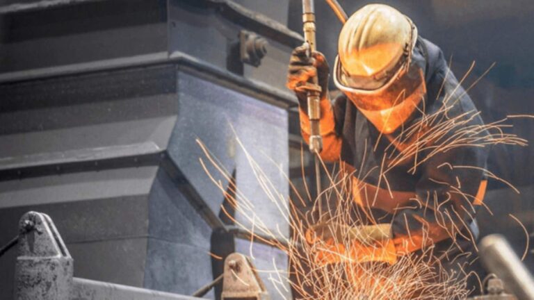 Gallard Steel IPO Listing: पोर्टफोलियो को मिली स्टील की मजबूती, 49% प्रीमियम पर एंट्री के बाद और चढ़ा ₹150 का शेयर