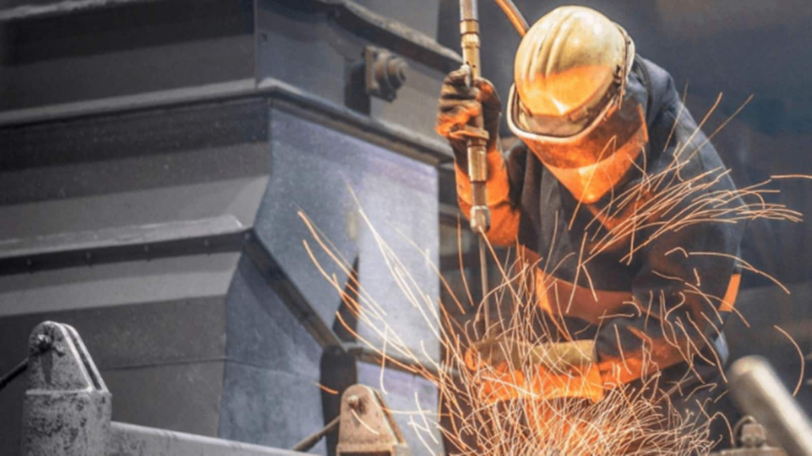 Gallard Steel IPO Listing: पोर्टफोलियो को मिली स्टील की मजबूती, 49% प्रीमियम पर एंट्री के बाद और चढ़ा ₹150 का शेयर