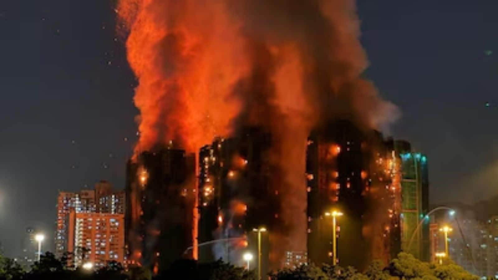 Hong Kong Fire: हांगकांग आग्निकांड की जवाबदेही और सवाल पूछने वालों पर चीन लगा रहा राजद्रोह कानून!