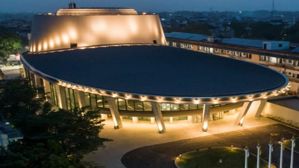 Stock News: इस बिल्डिंग मैटेरियल स्टॉक ने मचाया धमाल, ढहते मार्केट में 19% उछल गया शेयर