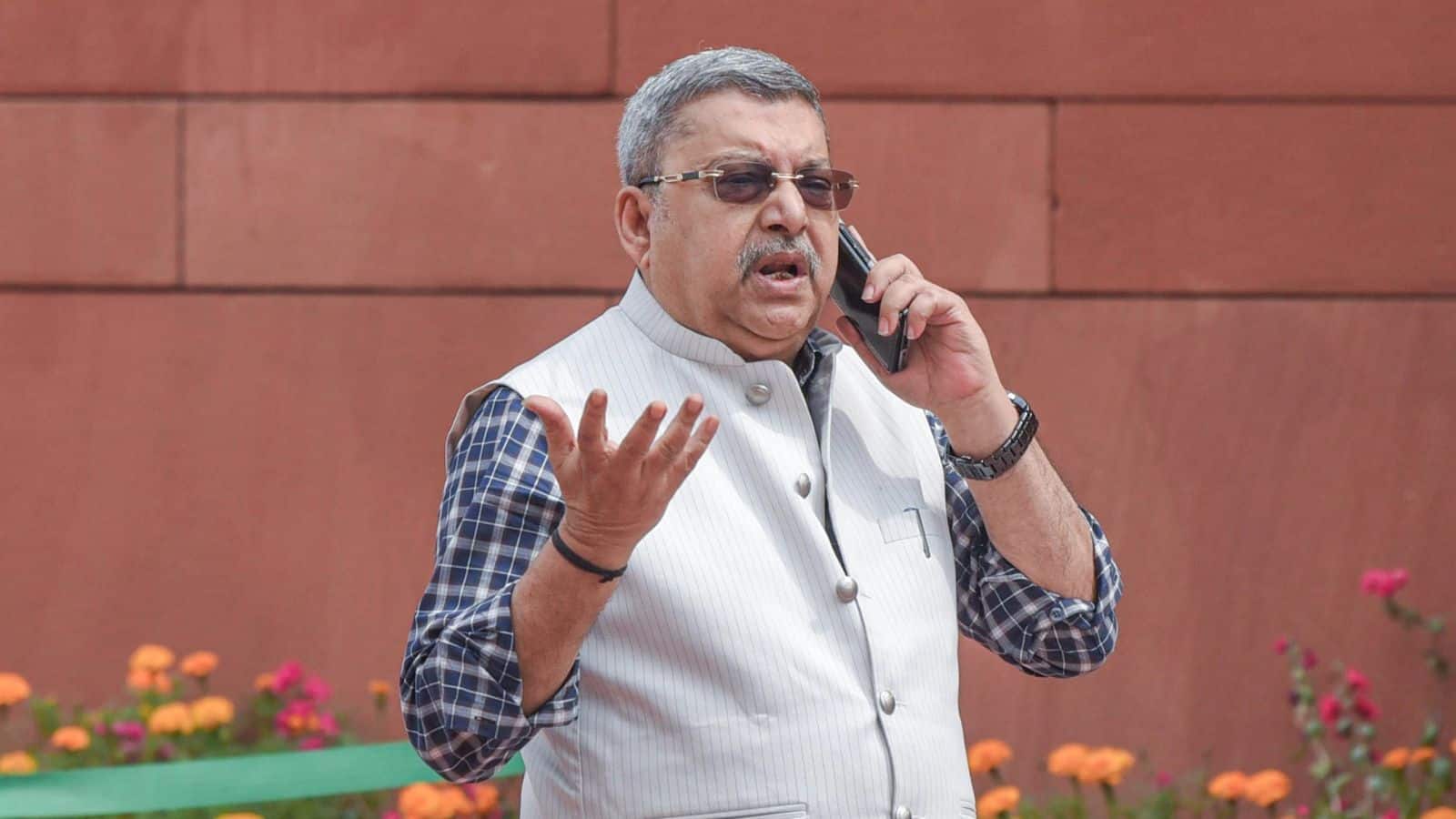 TMC सांसद कल्याण बनर्जी हुए ऑनलाइन ठगी का शिकार! स्कैमर ने KYC के जरिए खाते से उड़ाए ₹55 लाख!