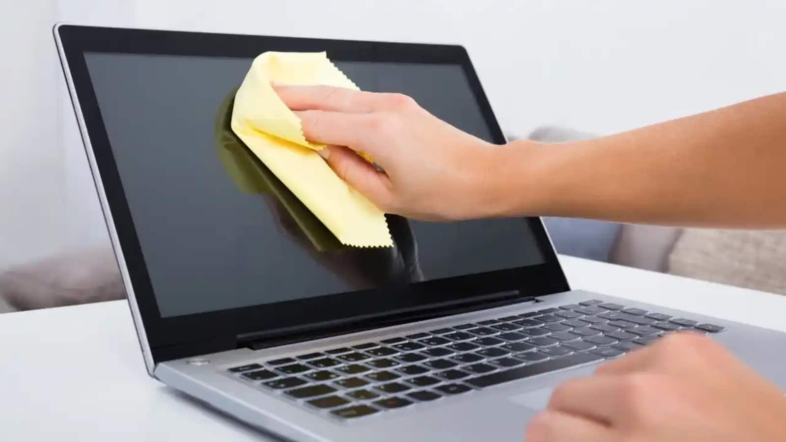 laptop screen cleaning: लैपटॉप की स्क्रीन को ऐसे करें साफ, मिनटों में दिखेगी नई जैसी