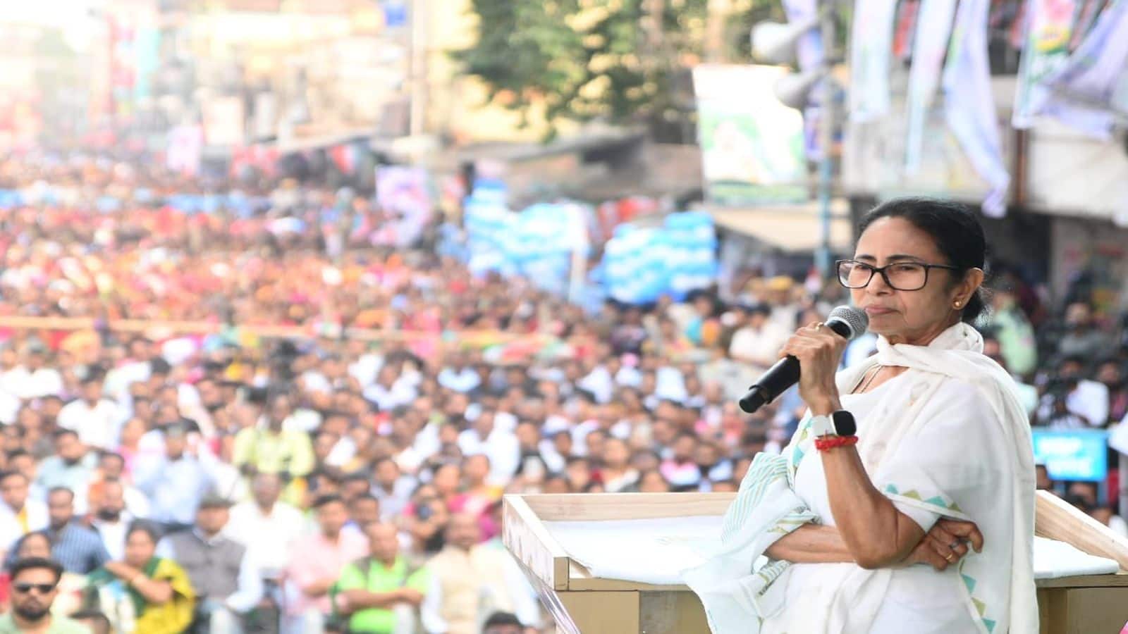 Mamata Banerjee: 'मुझसे खेलने की कोशिश न करें'; हेलीकॉप्टर कैंसिल होने पर ममता बनर्जी का BJP पर गंभीर आरोप