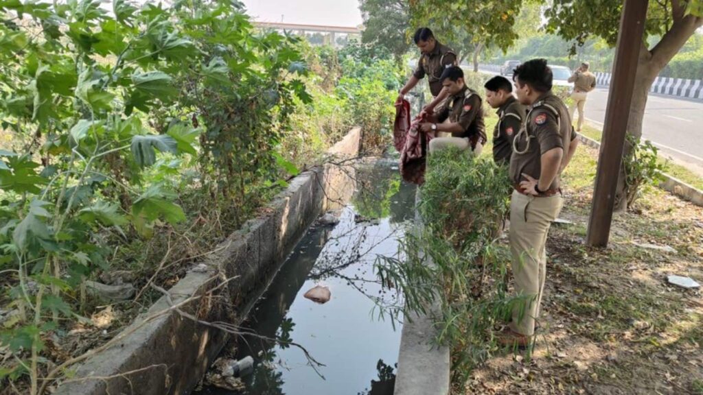 नोएडा के पॉश इलाके में नाले के अंदर मिला महिला शव, सिर और हाथ कटा हुआ
