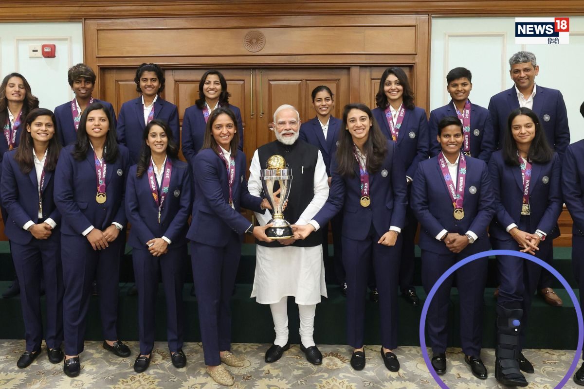 प्रतिका रावल आपको सलाम, टूटे पैर पर प्लास्टर बांध पीएम मोदी से मिलने पहुंचीं