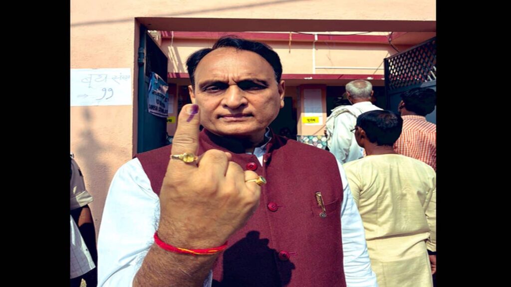 Bihar Election 2025: क्या राकेश सिन्हा ने दिल्ली में वोट डालने के बाद बिहार में भी मतदान किया? विपक्ष के आरोपों पर BJP नेता की आई सफाई