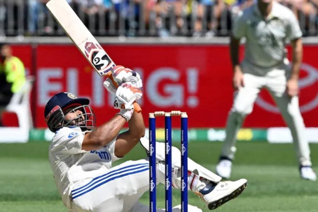 चोट से लौटे ऋषभ पंत फिर हुए बुरी तरह घायल, हेलमेट, पेट और कोहनी चोटिल