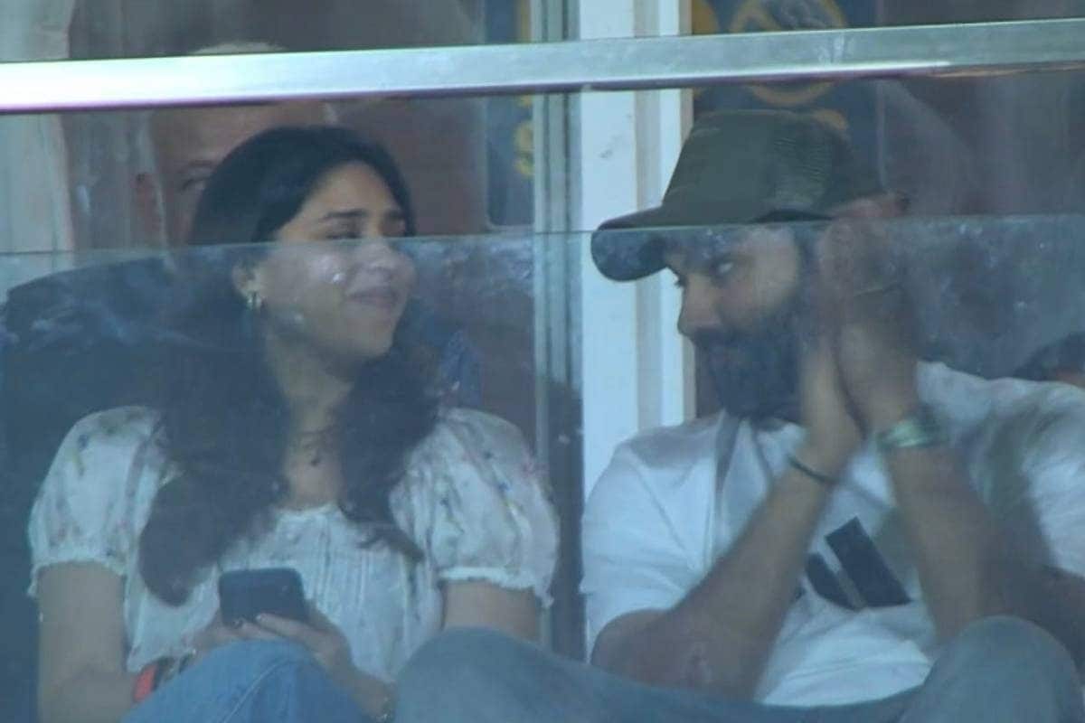 ऋतिका संग WC फाइनल देखने पहुंचे रोहित, स्‍क्रीन पर दिखते ही गूंजा स्‍टेडियम