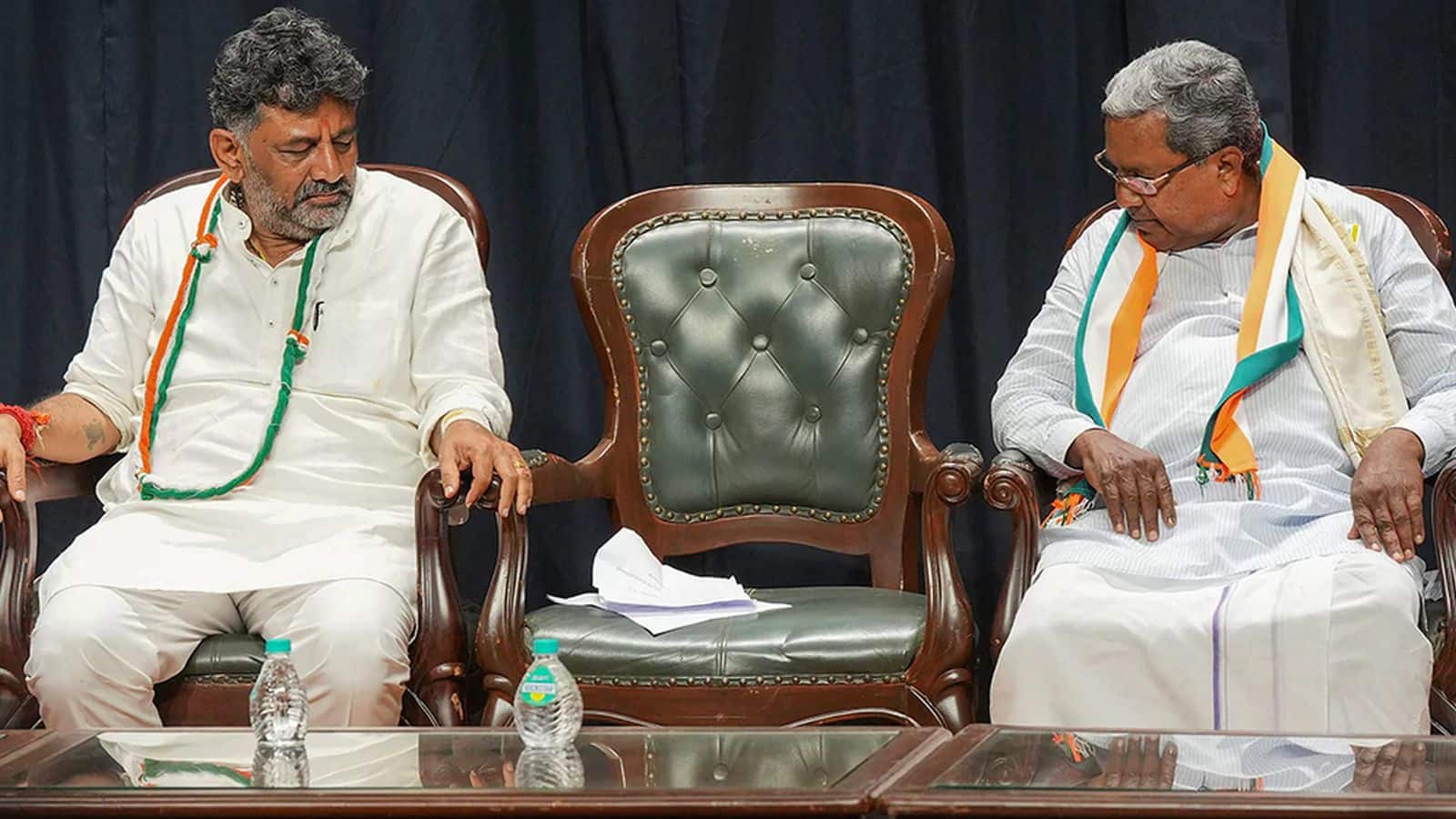 Karnataka CM Crisis: "जनादेश एक पल के लिए नहीं, बल्कि 5 साल के लिए मिला है", CM सिद्धारमैया का अपने डिप्टी DKS को जवाब