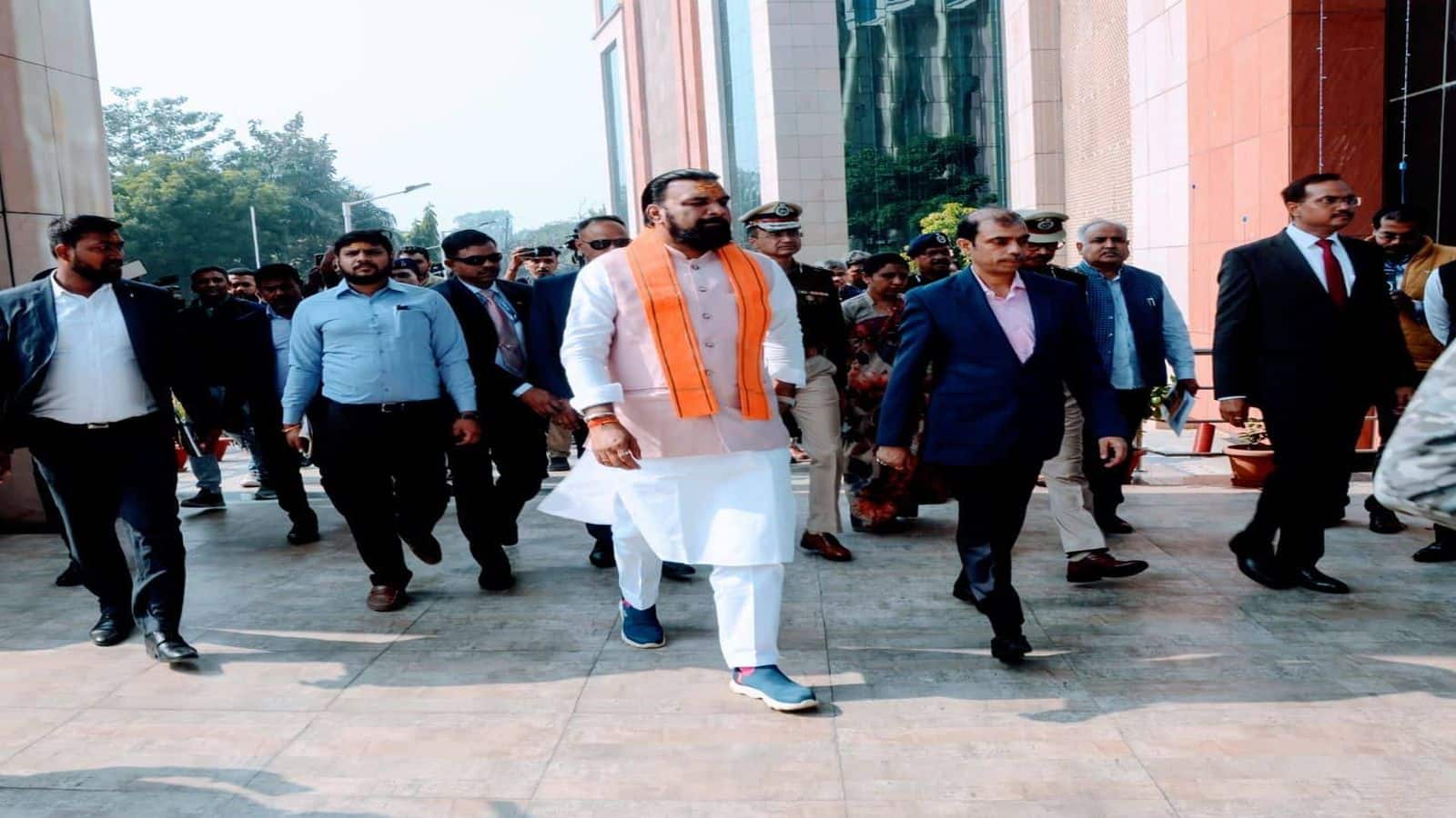 Social Media: अब सोशल मीडिया पर गाली देना पड़ेगा भारी! बिहार के गृह मंत्री सम्राट चौधरी ने की सख्त कार्रवाई की चेतावनी