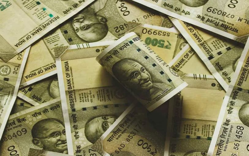 स्मॉल फाइनेंस बैंक या पोस्ट ऑफिस एफडी, कौन है बेहतर निवेश विकल्प?