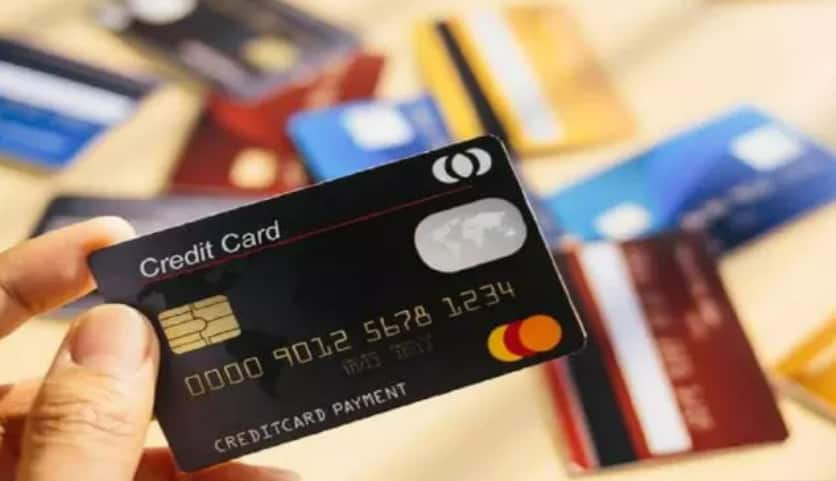 Credit Card Tips: क्रेडिट कार्ड के गलत इस्तेमाल से बढ़ता है कर्जा, जानिए आम गलतियां और सुरक्षित उपयोग