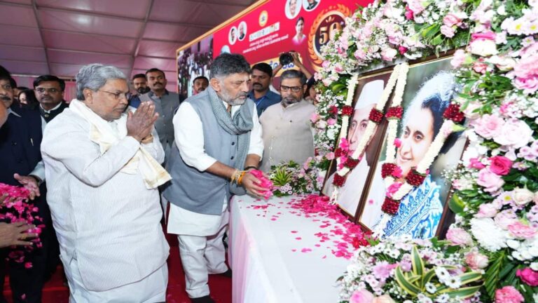 Karnataka CM Crisis: सत्ता संघर्ष के बीच साथ दिखे सिद्धारमैया और डीके शिवकुमार, सीएम को लेकर क्यों असमंजस में है कांग्रेस लीडरशिप?