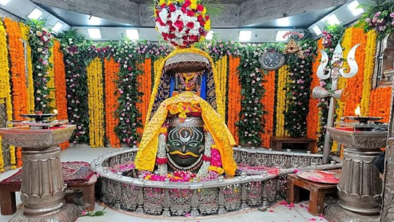 Hari Har Milan 2025 Ujjain: आज मध्यरात्रि में भगवान विष्णु को सृष्टि का संचालन सौंपेंगे भगवान शिव, उज्जैन में होगा हरि हर मिलन