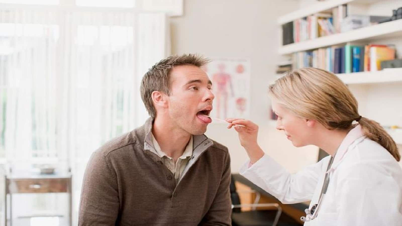 Vitamin-B12 Deficiency: अपनी जीभ से समझें शरीर में हो रही विटामिन बी12 की कमी के संकेत