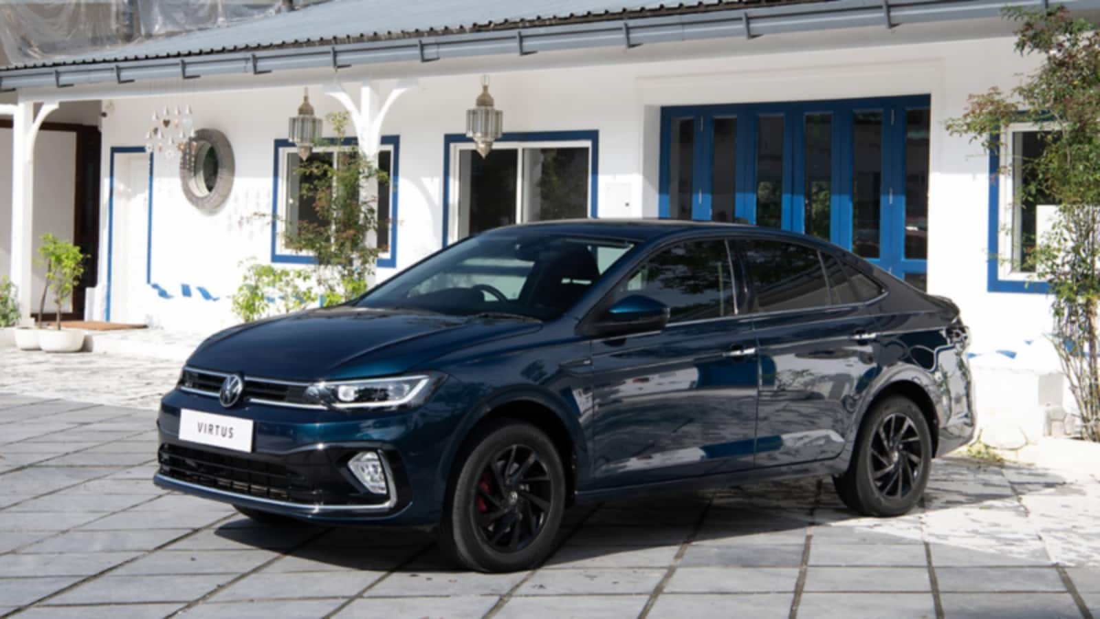 Volkswagen Virtus ने तोड़ा रिकॉर्ड, अक्टूबर 2025 में की सबसे ज्यादा यूनिट्स की बिक्री