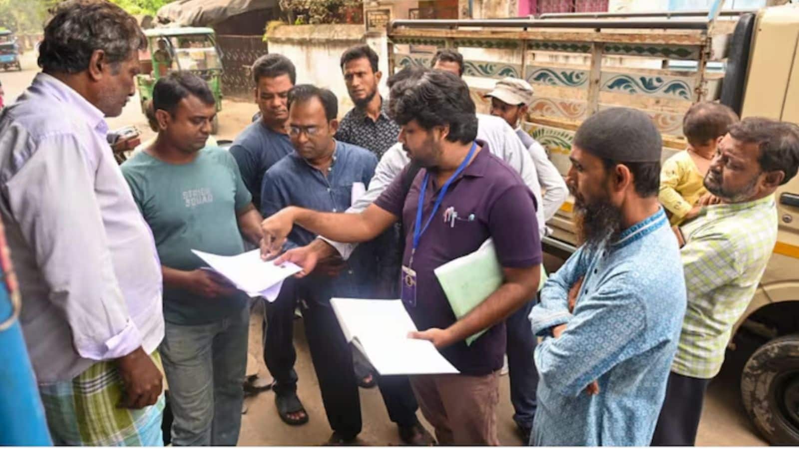 West Bengal Voter List: SIR फॉर्म ऑनलाइन भरने के लिए EPIC को मोबाइल नंबर से जोड़ना अनिवार्य, जानिए स्टेप बाय स्टेप पूरा प्रोसेस