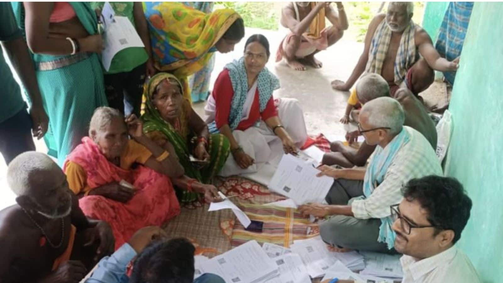 West Bengal: आग से तबाह हुईं झुग्गी बस्तियां, लोगों को सता रहा SIR का डर, राख हो चुके हैं पहचान पत्र