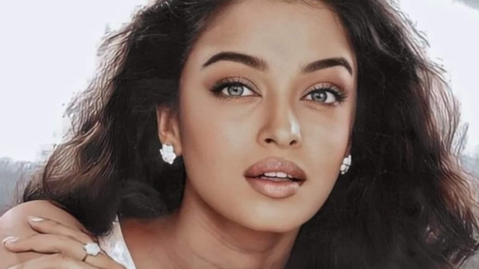 Aishwarya Rai Birthday: 90 के दशक में नीली आंखो से दुनिया को बनाया दीवाना,  नेटवर्थ में पति अभिषेक बच्चन से कम नहीं हैं ऐश्वर्या राय