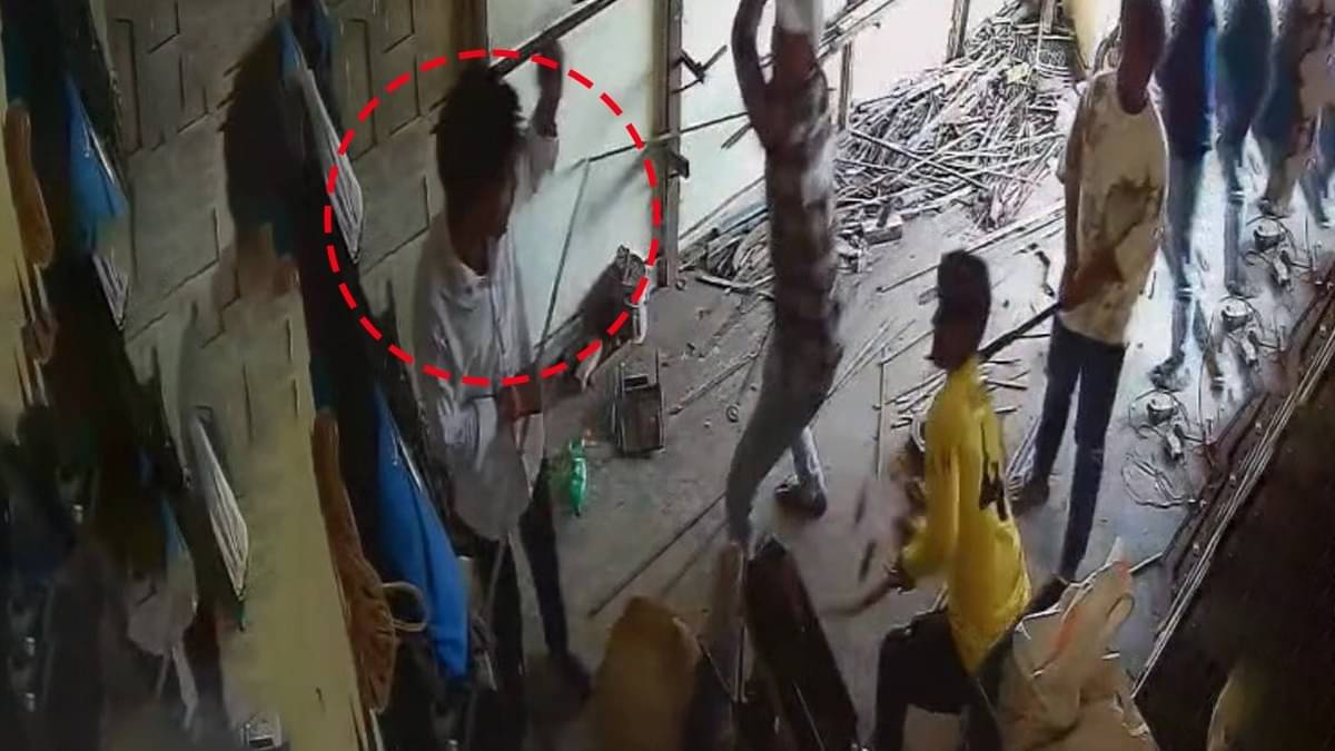 Maharashtra: ठाणे में युवक पर जानलेवा हमला, धारदार तलवार, लोहे की रॉड से जान लेने की कोशिश; CCTV में कैद हुई वारदात