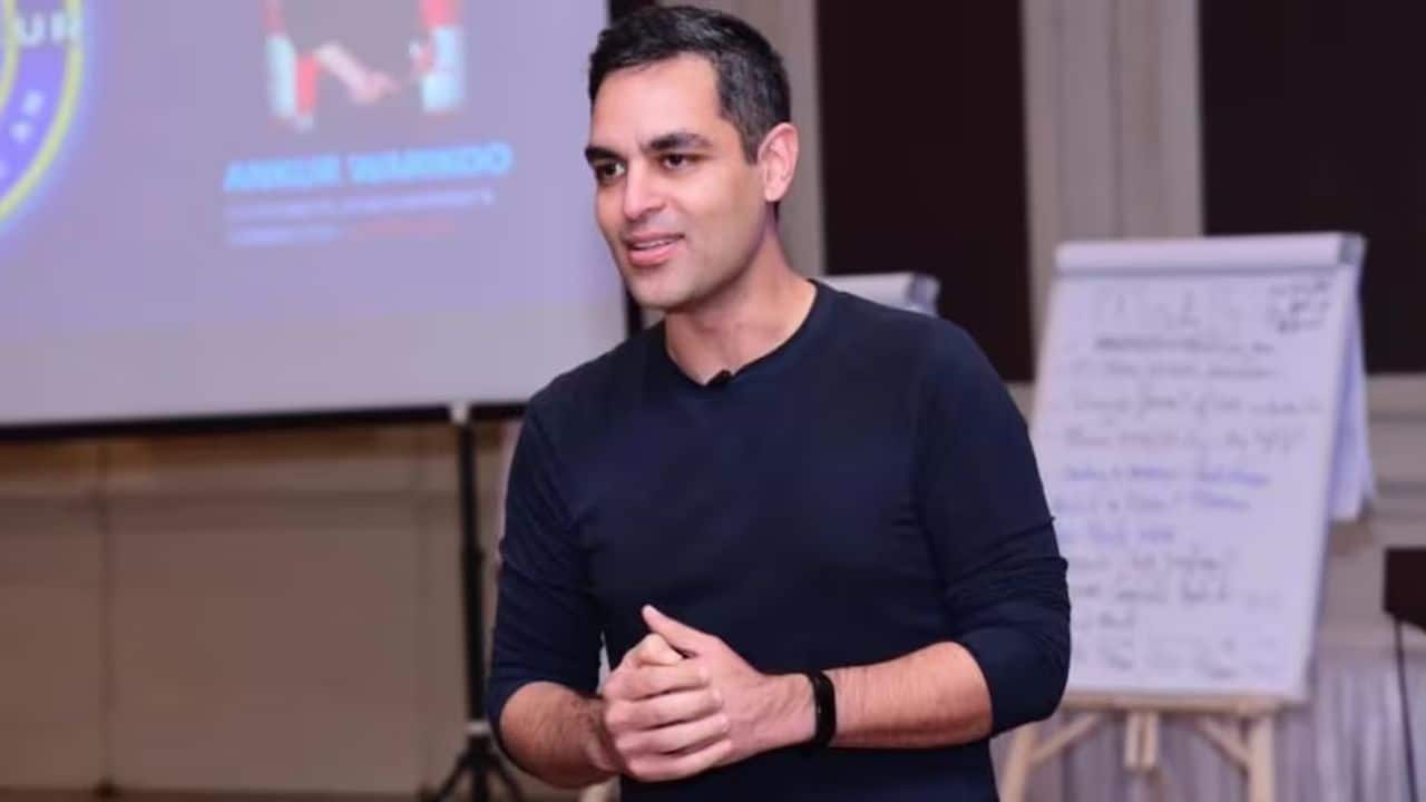 पर्सनल ड्राइवर की कितनी मिलती है इंडिया में सैलरी? अंकुर वारिकू अपने ड्राइवर को देते 53350 रुपये सैलरी