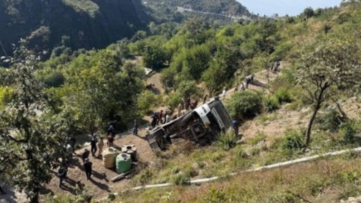 Uttarakhand: टिहरी में भीषण सड़क हादसा, कुंजापुरी के पास गहरी खाई में गिरी यात्री बस, 5 की मौत; कई घायल
