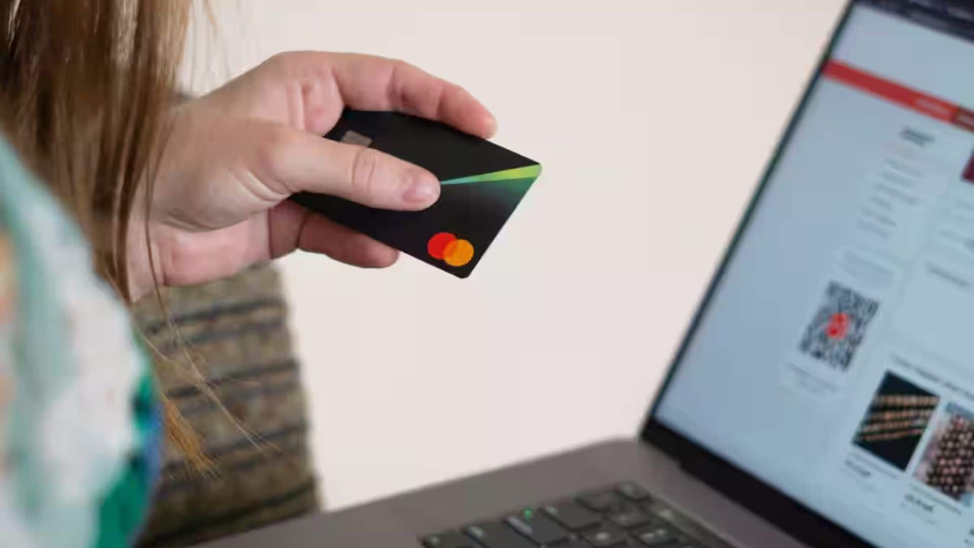 Credit Card EMI: कैसे बढ़ती है क्रेडिट कार्ड EMI लेने पर आपकी कुल रकम? जानिए पूरी डिटेल