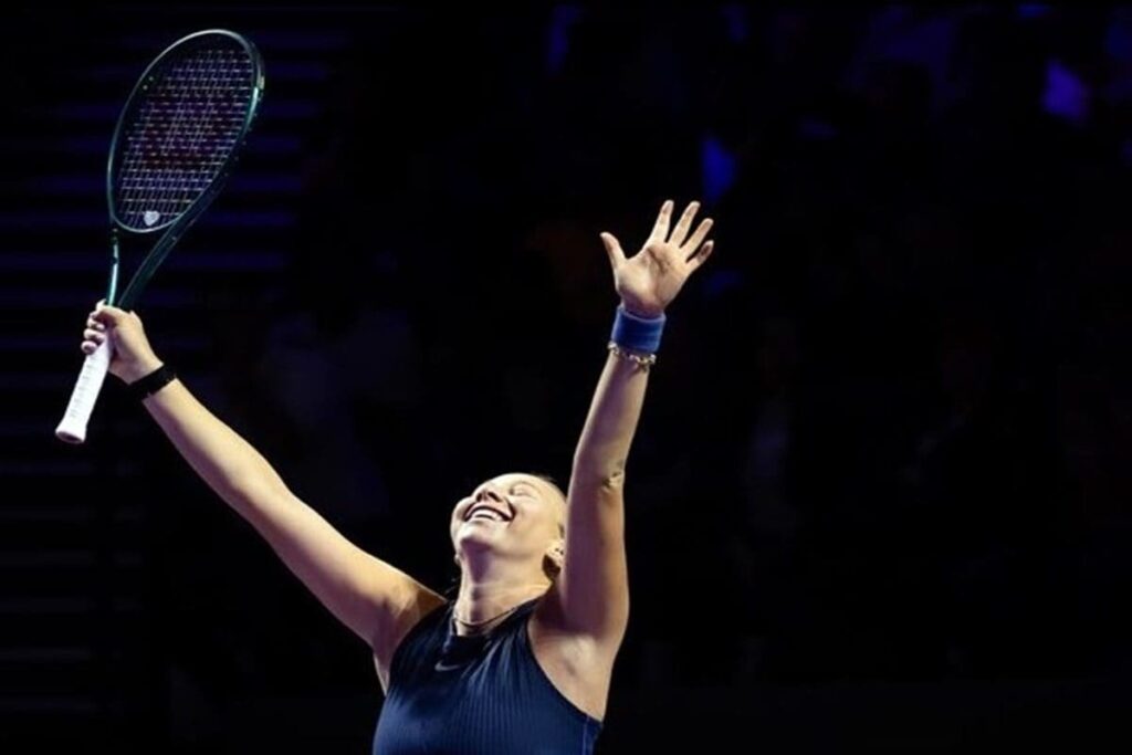 WTA Finals: अनिसिमोवा ने स्वियातेक को हराया, सेमीफाइनल में पहुंचीं
