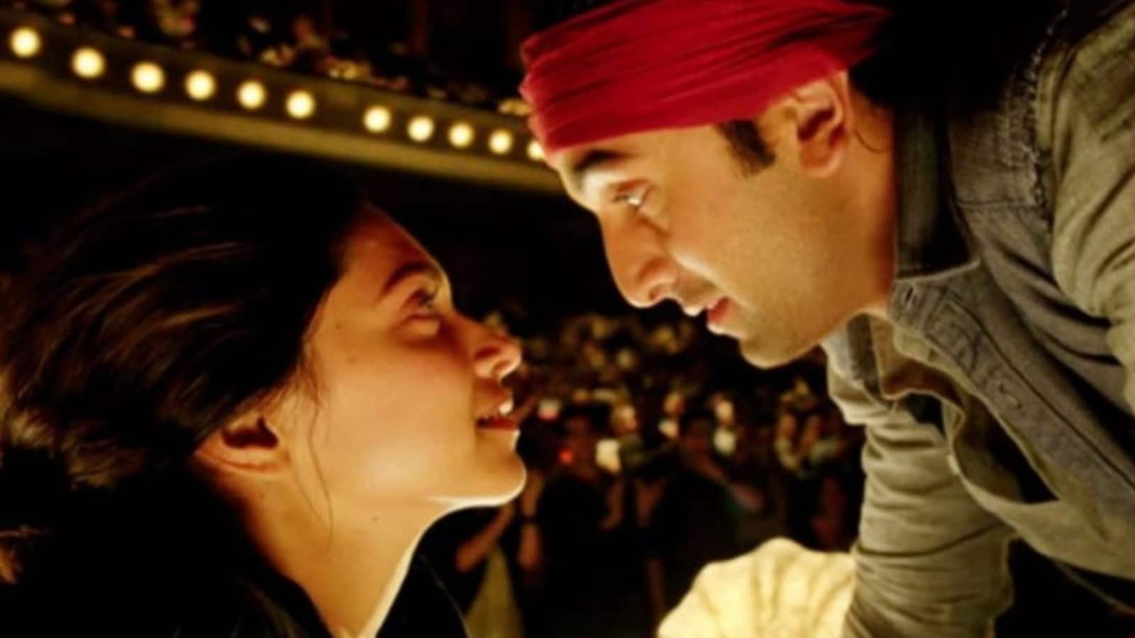 Deepika Padukone: फैन ने रणबीर कपूर के साथ रोमांटिक कॉमेडी करने की कही बात, दीपिका पादुकोण बोलीं- क्या साथ में इतने खूबसूरत...