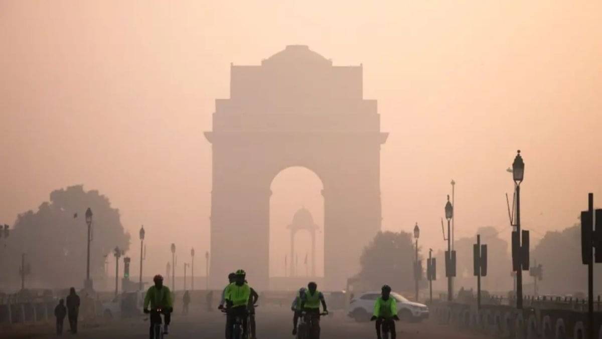 Delhi Air Pollution: जानलेवा हुई राजधानी की हवा, दिल्ली-NCR के कई इलाकों में AQI 400 के पार; जानें कहां कितनी 'जहरीली' है हवा