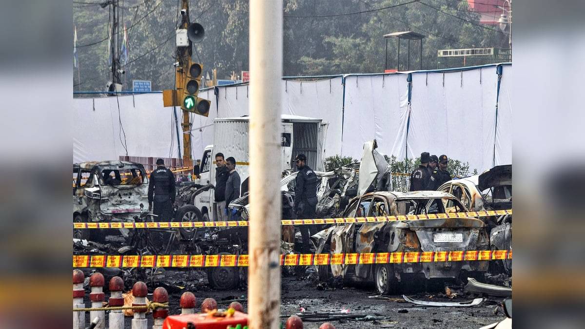Delhi Blast: आतंकी मुजम्मिल गनई को विदेशी हैंडलर्स हंजुल्लाह ने भेजे थे बम बनाने के 42 वीडियो! लाल किला धमाके को लेकर बड़ा खुलासा