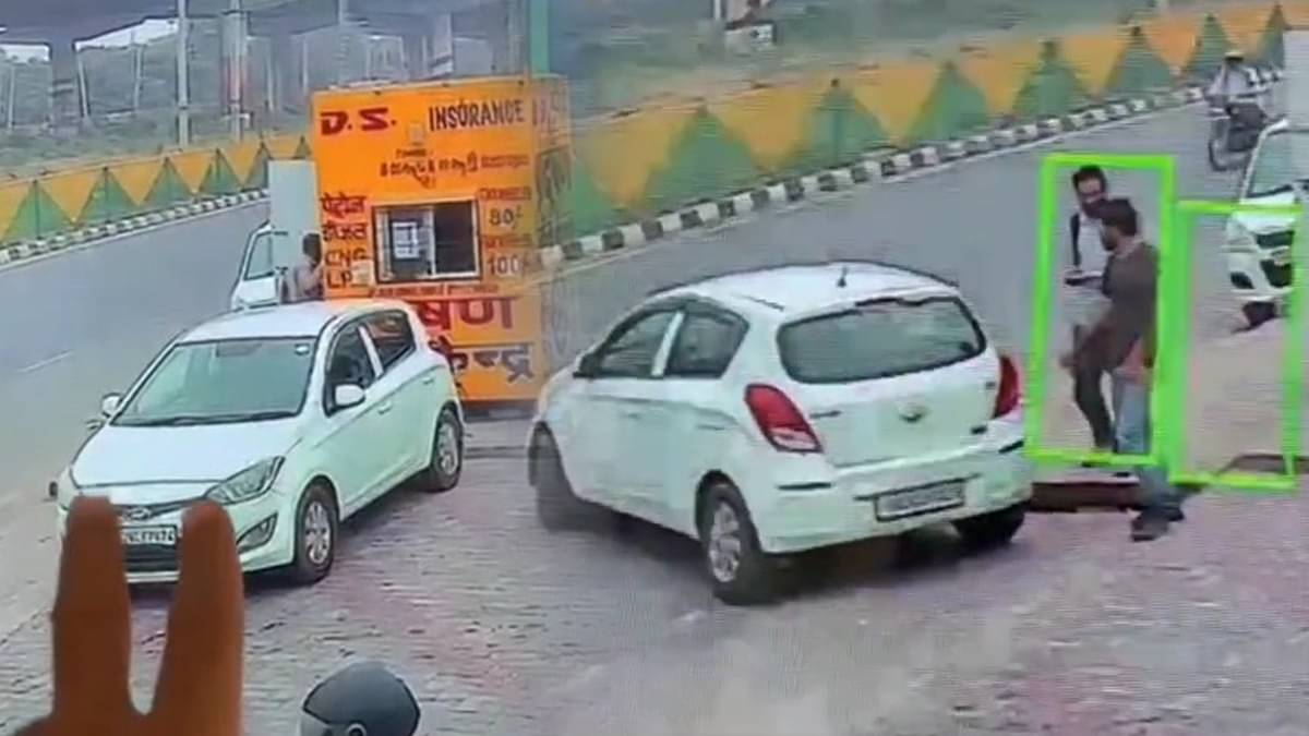 Delhi Blast: डॉक्टर उमर चला रहा था कार? पेट्रोल पंपर पर रुकी फिर दो लोग बैठे और... पहली बार i20 कार का VIDEO आया सामने, जिसमें हुआ ब्लास्ट