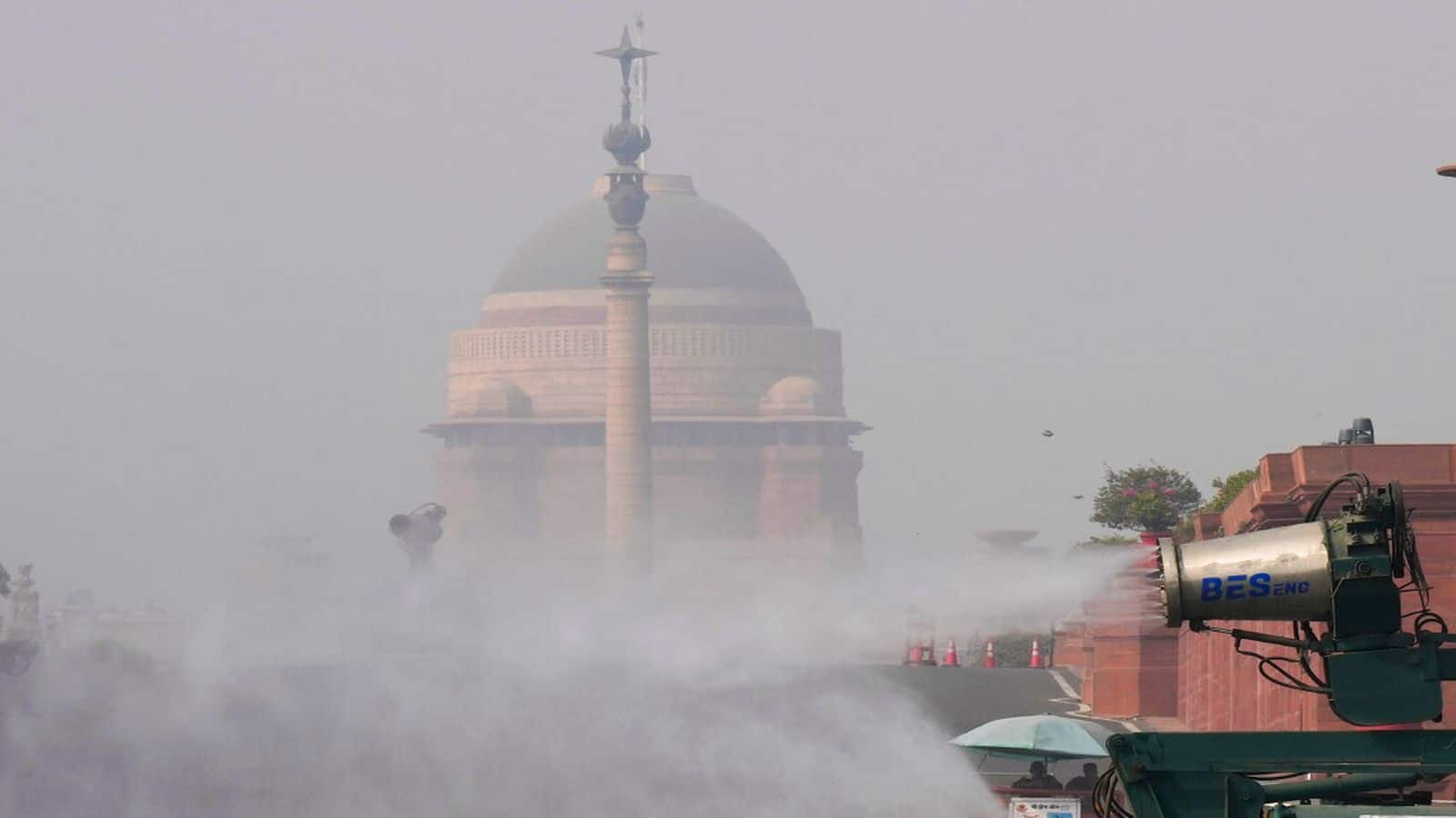 Delhi AQI: 'गैस चैंबर' बनी दिल्ली, GRAP-3 के बाद भी 692 के रिकॉर्ड स्तर पर AQI, सांस लेना हुआ मुश्किल