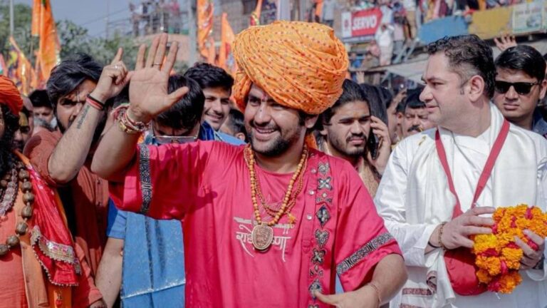 'उनमें पढ़ा लिखा डॉक्टर भी आतंकवादी होता है...', सनातन हिंदू एकता पदयात्रा के समापन पर धीरेंद्र शास्त्री ने सनातनियों को दिलाए ये 5 प्रण